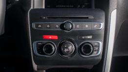 DS4 1955 1.2 PureTech 131 KM - galeria redakcyjna - panel sterowania wentylacją i nawiewem