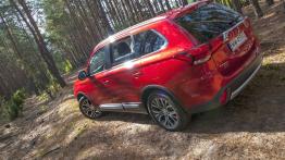 Mitsubishi Outlander Facelifting (2016) - galeria redakcyjna - widok z tyłu