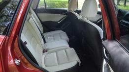 Mazda CX-5 2.5 Skyactiv-G i-ELOOP 192 KM - galeria redakcyjna - tylna kanapa, podłokietnik rozłożony