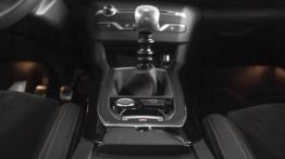 Peugeot 308 GT 1.6 e-THP 205 KM - galeria redakcyjna - tunel środkowy między fotelami