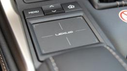Lexus NX 200t 238KM - galeria redakcyjna - touchpad na tunelu środkowym