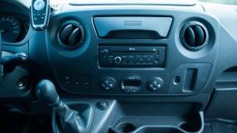 Renault Master Furgon L3H2 2.3 dCi - galeria redakcyjna - konsola środkowa