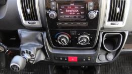 Fiat Ducato III Furgon Facelifting - galeria redakcyjna - konsola środkowa