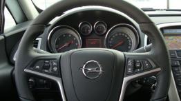 Opel Astra J GTC - galeria redakcyjna - kierownica