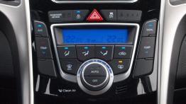 Hyundai i30 II Wagon 1.6 GDI 135KM - galeria redakcyjna - konsola środkowa