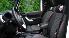 Jeep Wrangler III Unlimited Facelifting 2.8 DOHC I-4 Turbo CRD 200KM - galeria redakcyjna 2 - widok 