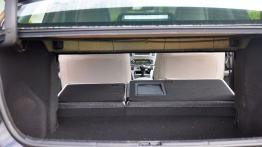 Toyota Avensis III Sedan Facelifting 2.2 D-CAT 177KM - galeria redakcyjna - tylna kanapa złożona, wi