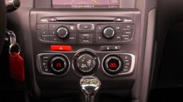 Citroen DS4 Hatchback 5d 1.6 THP 156KM - galeria redakcyjna - konsola środkowa