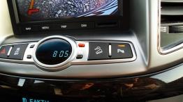 Chevrolet Captiva Facelifting 2.2D - galeria redakcyjna - przyciski na konsoli środkowej