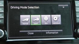 Skoda Octavia III Scout 1.8 TSI - galeria redakcyjna - ekran systemu multimedialnego