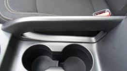 Kia Sportage III 2.0 CRDi 184KM - galeria redakcyjna - schowek na kubki