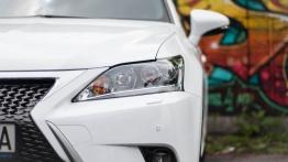 Lexus CT 200h Facelifting 136KM - galeria redakcyjna - lewy przedni reflektor - wyłączony