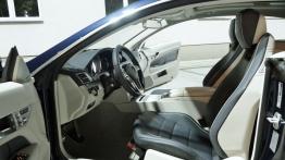 Mercedes E 400 Coupe Facelifting - galeria redakcyjna - widok ogólny wnętrza z przodu