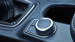 Mercedes Klasa B W246 Sports Tourer 180 BlueEFFICIENCY 122KM - galeria redakcyjna - tunel środkowy m