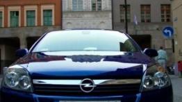 Opel Astra III 1.8 16V Cosmo - galeria redakcyjna - widok z przodu