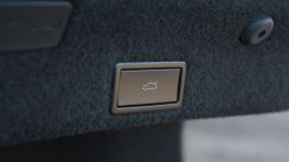 Volkswagen Passat B8 w Sardynii - galeria redakcyjna - przycisk do zamykania bagażnika
