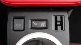 Renault Twingo III 0.9 TCe 90KM - galeria redakcyjna - przyciski na tunelu środkowym