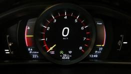 Volvo V40 1.6 T3 150KM - galeria redakcyjna - zestaw wskaźników