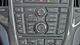 Opel Astra J Sedan 1.7 CDTI ECOTEC 130KM - galeria redakcyjna - konsola środkowa