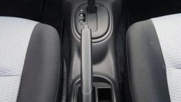 Nissan Micra IV Hatchback 5d  KM - galeria redakcyjna - tunel środkowy między fotelami