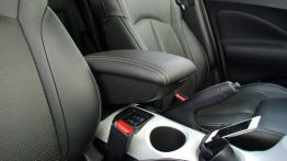 Nissan Juke SUV 1.6i 117KM - galeria redakcyjna - sterowanie podgrzewaniem foteli