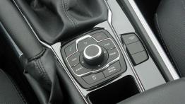 Peugeot 508 Sedan 1.6 e-HDi FAP 112KM - galeria redakcyjna - tunel środkowy między fotelami