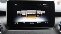 Mercedes Klasa V 250 BlueTEC 190KM - galeria redakcyjna - radio/cd/panel lcd
