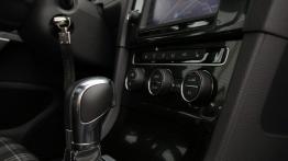 Volkswagen Golf VII GTD 5d 2.0 TDI-CR 184KM - galeria redakcyjna - panel sterowania wentylacją i naw