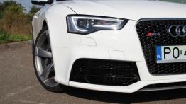 Audi A5 RS5 Facelifting 4.2 FSI 450KM - galeria redakcyjna - prawy przedni reflektor - włączony