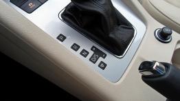 Skoda Octavia III Kombi 1.8 180KM - galeria redakcyjna - przyciski na tunelu środkowym
