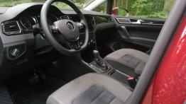 Volkswagen Golf Sportsvan 1.5 TSI 150 KM - galeria redakcyjna - widok ogólny wnętrza z przodu