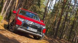 Mitsubishi Outlander Facelifting (2016) - galeria redakcyjna - widok z przodu