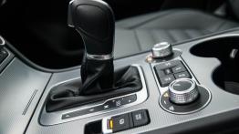 Volkswagen Touareg II Facelifting TDI - galeria redakcyjna - tunel środkowy między fotelami