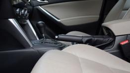 Mazda CX-5 SUV 2.2 SKYACTIV-D  175KM - galeria redakcyjna - widok ogólny wnętrza z przodu