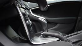 Volvo V40 II Hatchback 1.6 T3 150KM - galeria redakcyjna - konsola środkowa