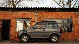 Suzuki Jimny Standard 1.3 VVT 85KM - galeria redakcyjna - lewy bok