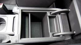 Seat Leon III Hatchback 1.6 TDI CR - galeria redakcyjna - schowek w podłokietniku przednim