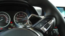 BMW Seria 4 Coupe 428i 245KM - galeria redakcyjna - manetka zmiany biegów pod kierownicą