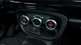Fiat 500L Trekking 1.6 MultiJet II - galeria redakcyjna - panel sterowania wentylacją i nawiewem