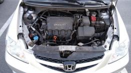 Honda City - pokrywa silnika otwarta