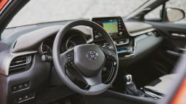 Toyota C-HR 2.0 Hybrid Dynamic Force 184 KM - galeria redakcyjna - widok ogólny wn?trza z przodu