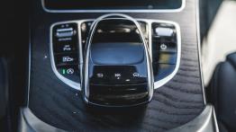 Mercedes Klasa C 200 1.5 184 KM - galeria redakcyjna - widok ogólny wnętrza z przodu