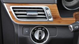 Mercedes Klasa E W212 Facelifting - galeria redakcyjna - panel sterowania pod kierownicą