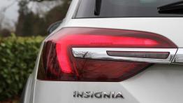 Opel Insignia 2.0 CDTI 170KM - galeria redakcyjna - lewy tylny reflektor - wyłączony