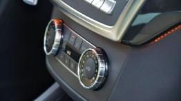 Mercedes Klasa M W166 350 BlueTEC 4MATIC 258KM - galeria redakcyjna - panel sterowania wentylacją i 