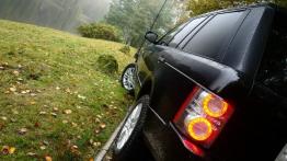 Range Rover III 3.6 TD V8 271KM - galeria redakcyjna - lewy tylny reflektor - włączony