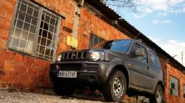 Suzuki Jimny Standard 1.3 VVT 85KM - galeria redakcyjna - widok z przodu