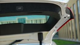 Volvo V70 III Facelifting 2.0 D4 - galeria redakcyjna - przycisk do zamykania bagażnika