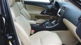 Lexus IS 220d - widok ogólny wnętrza z przodu