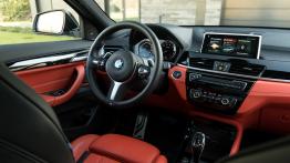 BMW X2 M35i 2.0 306 KM - galeria redakcyjna - widok ogólny wn?trza z przodu